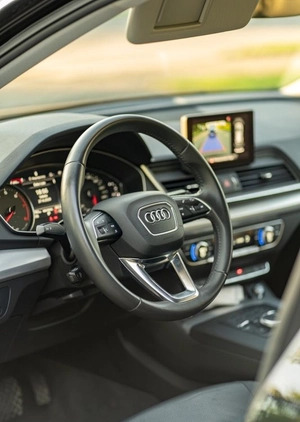 Audi Q5 cena 145000 przebieg: 61000, rok produkcji 2019 z Żuromin małe 211